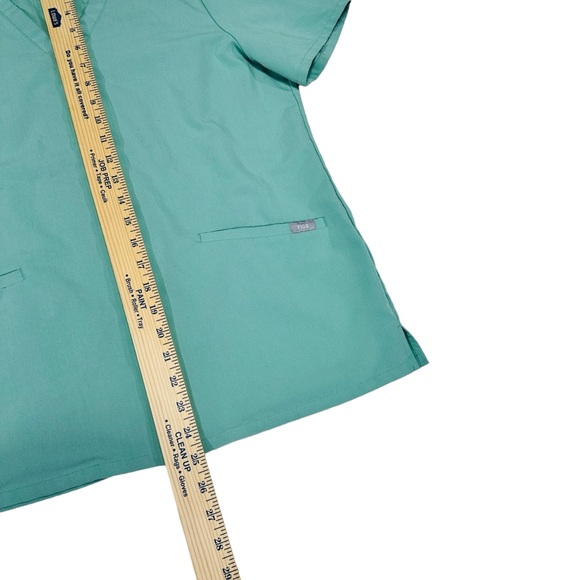 FIGS Casma Three-Pocket Scrub Top - Mint Green - Picture 4 of 6